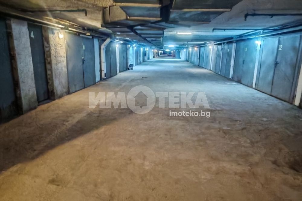 Продава ГАРАЖ, ПАРКОМЯСТО, гр. Пловдив, Център, снимка 3 - Гаражи и паркоместа - 55045127