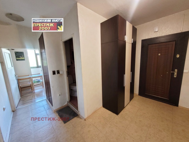 Продава  2-стаен град Шумен , 5-ти полк , 67 кв.м | 50694430 - изображение [7]