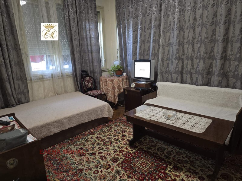 Продава 2-СТАЕН, град Шумен, Добруджански • 160000 лв. / 81806.70 € • 82980854 1