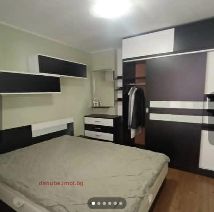 Продава ЕТАЖ ОТ КЪЩА, гр. Русе, Широк център