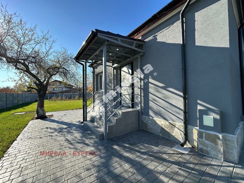 Продава КЪЩА, с. Гюльовца, област Бургас, снимка 2 - Къщи - 52549383