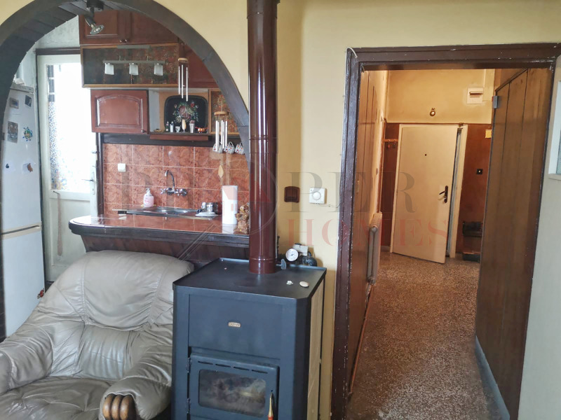 Продава ЕТАЖ ОТ КЪЩА, гр. Велико Търново, Варуша, снимка 4 - Етаж от къща - 52622680