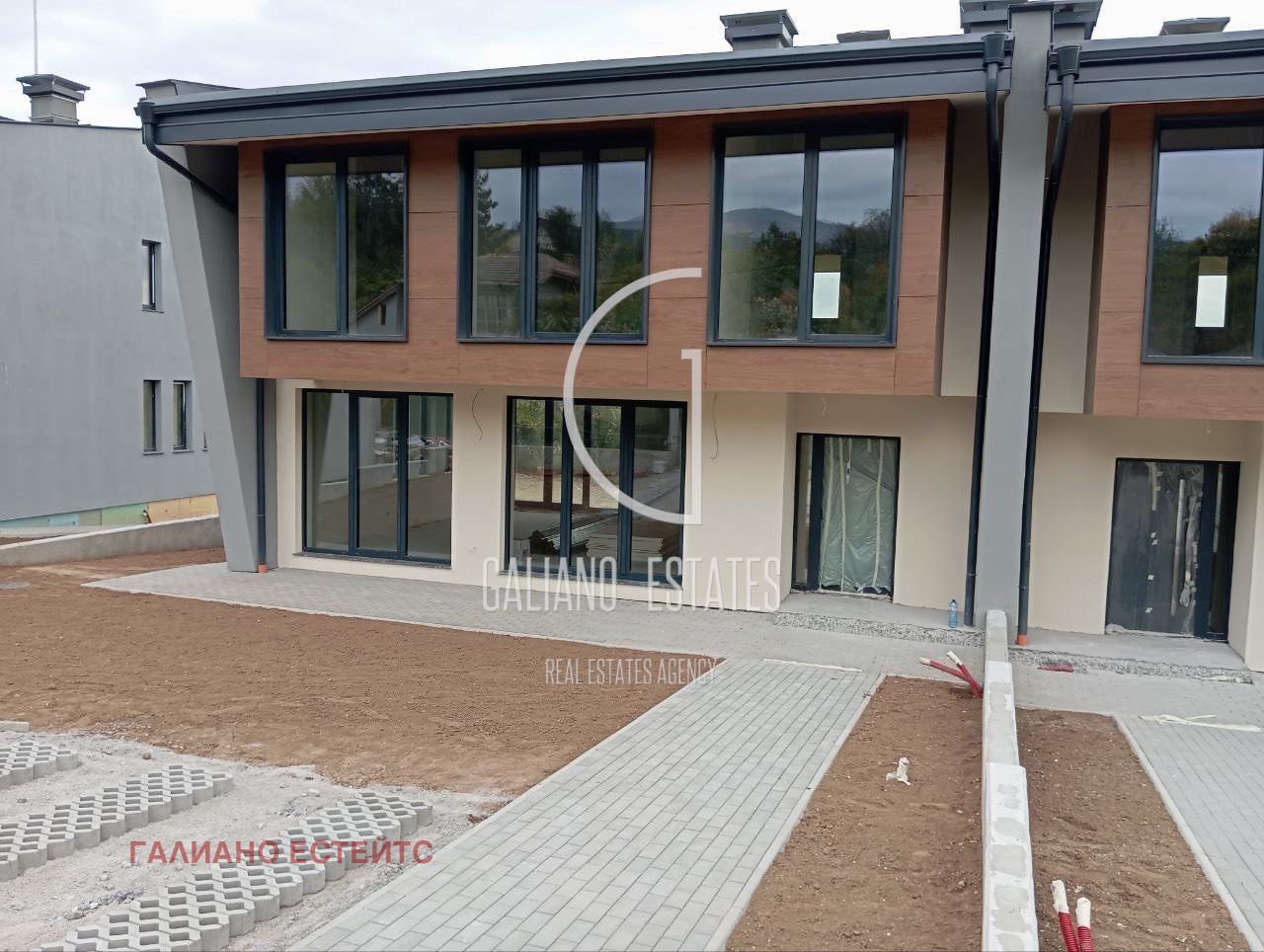 Продава КЪЩА, гр. София, м-т Детски град, снимка 2 - Къщи - 46795896