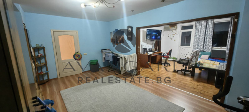 Продава МНОГОСТАЕН, гр. Пловдив, Кючук Париж