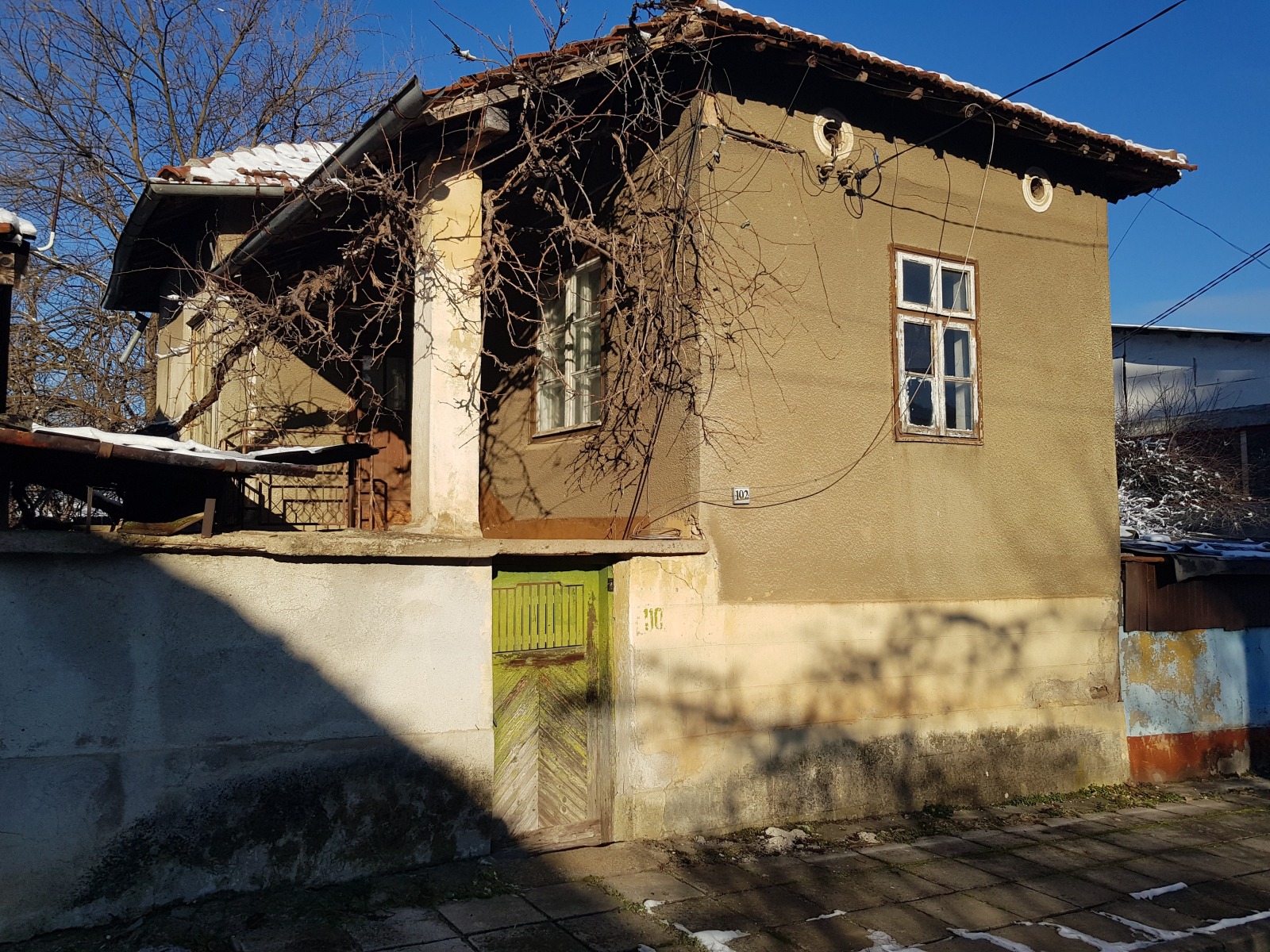 Продава КЪЩА, гр. Правец, област София област