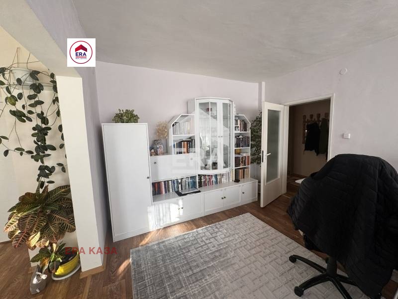 Продава МНОГОСТАЕН, гр. Сливен, Даме Груев, снимка 13 - Апартаменти - 55394104