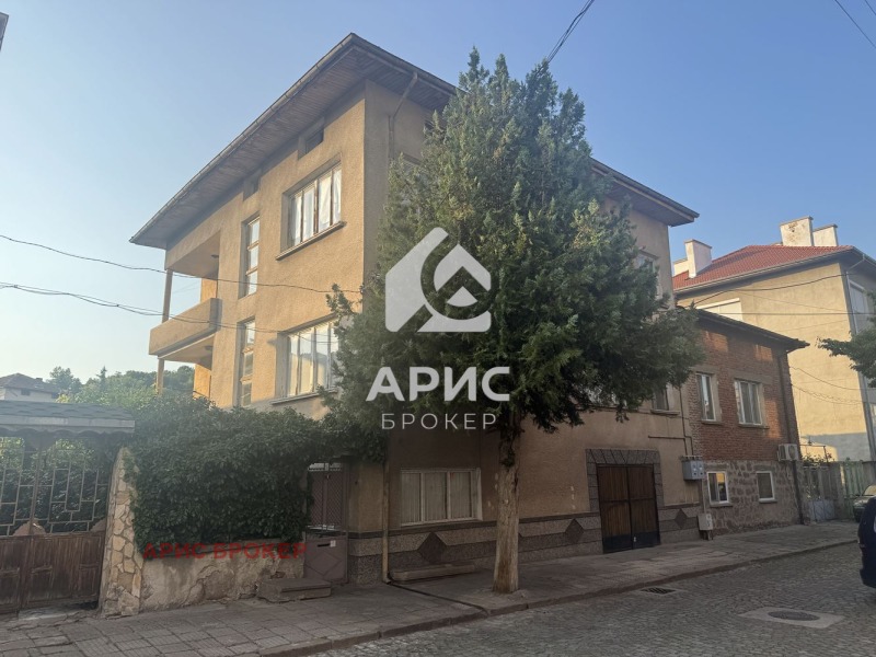 Продава КЪЩА в област Пазарджик, гр. Пещера - 216 кв.м / 168 000 € » 328 579.44 лв., АРИС БРОКЕР