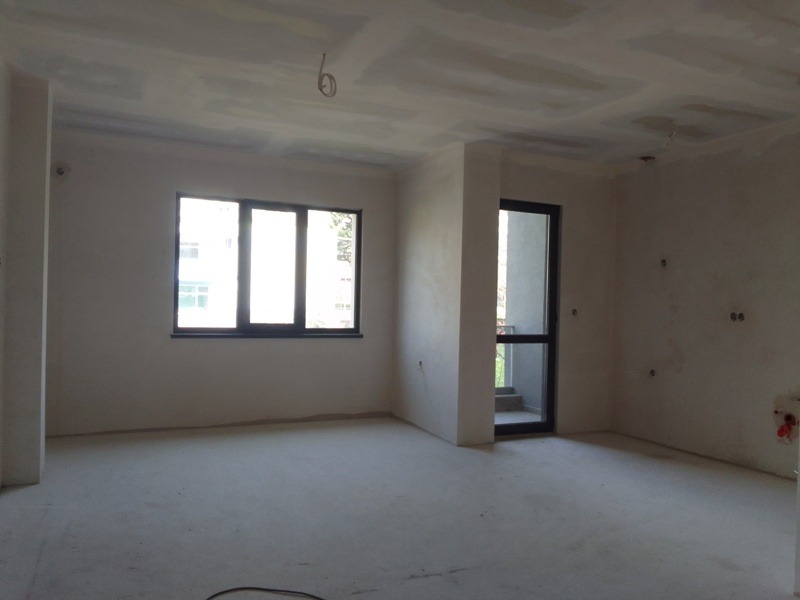 Продава 3-СТАЕН, гр. Велико Търново, Колю Фичето, снимка 2 - Апартаменти - 53884126