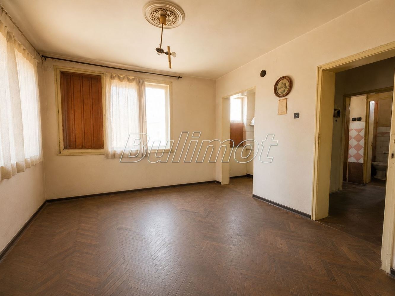 Продава 4-СТАЕН, гр. Варна, Левски 1