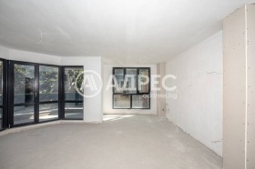 1 quarto Mladejki Halm, Plovdiv