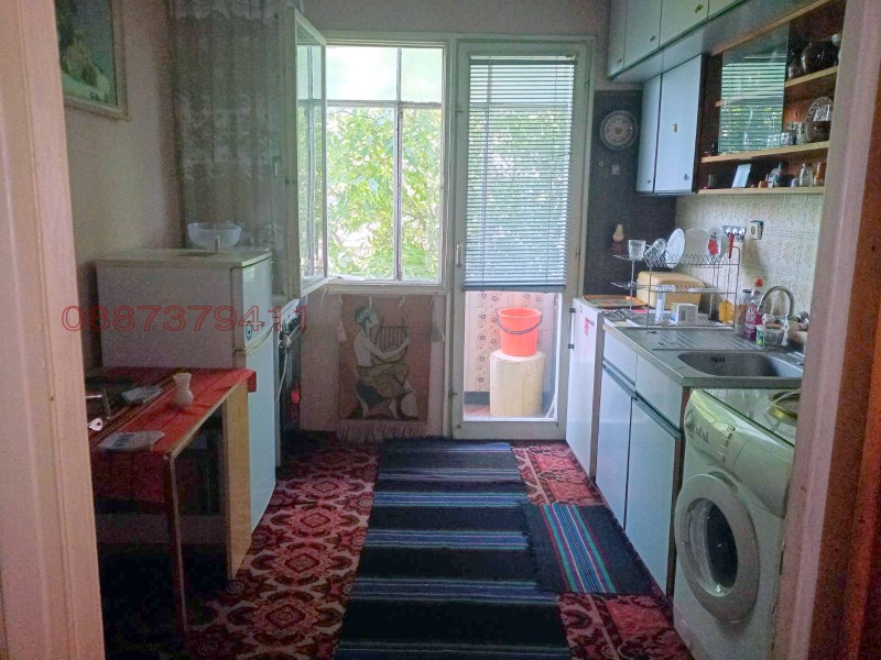 Продава 4-СТАЕН, гр. Пловдив, Прослав, снимка 2 - Апартаменти - 53180632