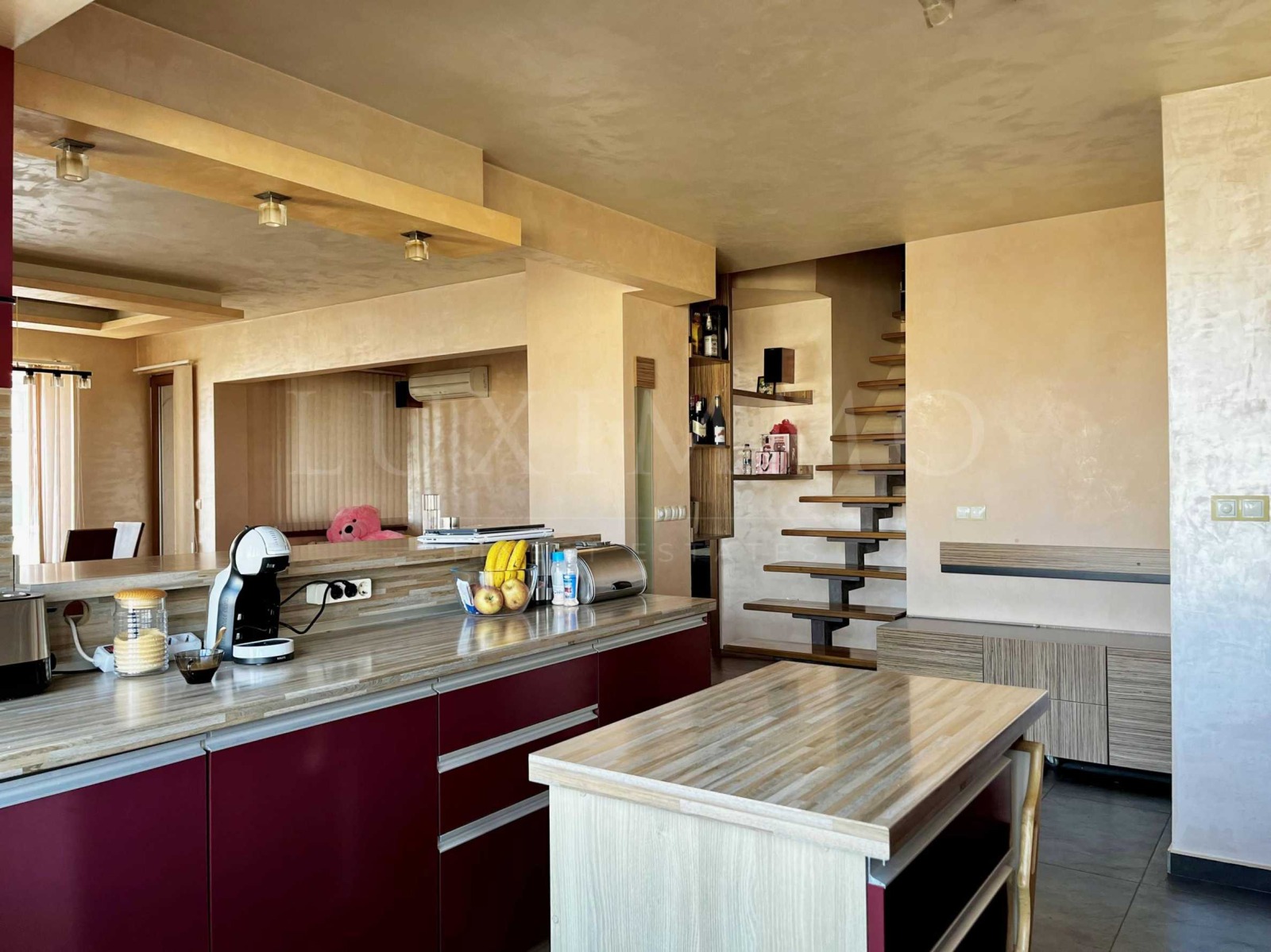 Продава МНОГОСТАЕН, гр. Бургас, Възраждане, снимка 7 - Апартаменти - 54069175