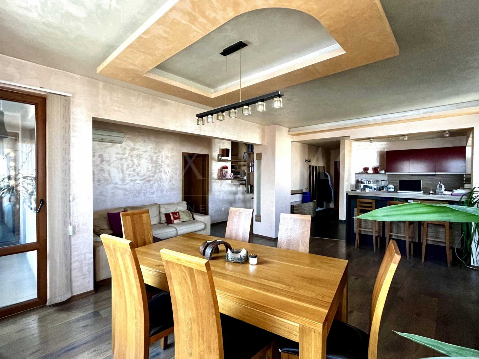 Продава МНОГОСТАЕН, гр. Бургас, Възраждане, снимка 2 - Апартаменти - 54069175