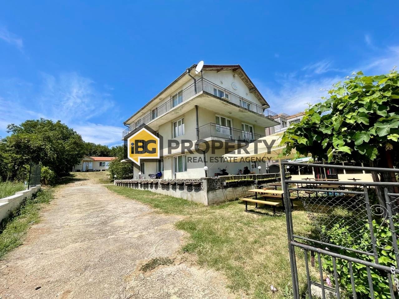 Продава ХОТЕЛ, гр. Бяла, област Варна, снимка 2 - Хотели - 46549070