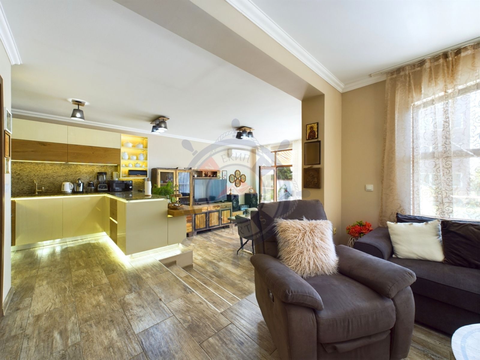 Продава КЪЩА, гр. Варна, м-т Ален мак, снимка 2 - Къщи - 47173628