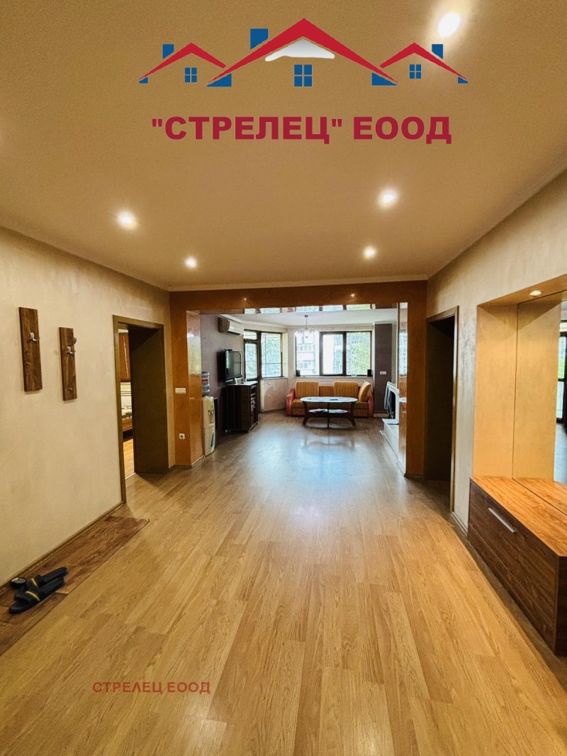 Продава  4-стаен град Добрич , Център , 130 кв.м | 34226787