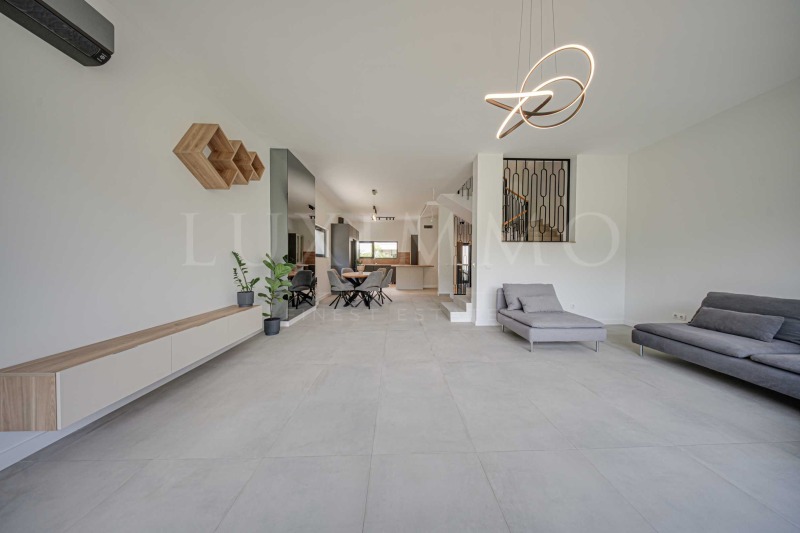 En venta  Casa Sofia , Boyana , 401 metros cuadrados | 97635630 - imagen [4]