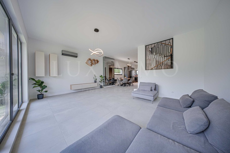 En venta  Casa Sofia , Boyana , 401 metros cuadrados | 97635630 - imagen [2]