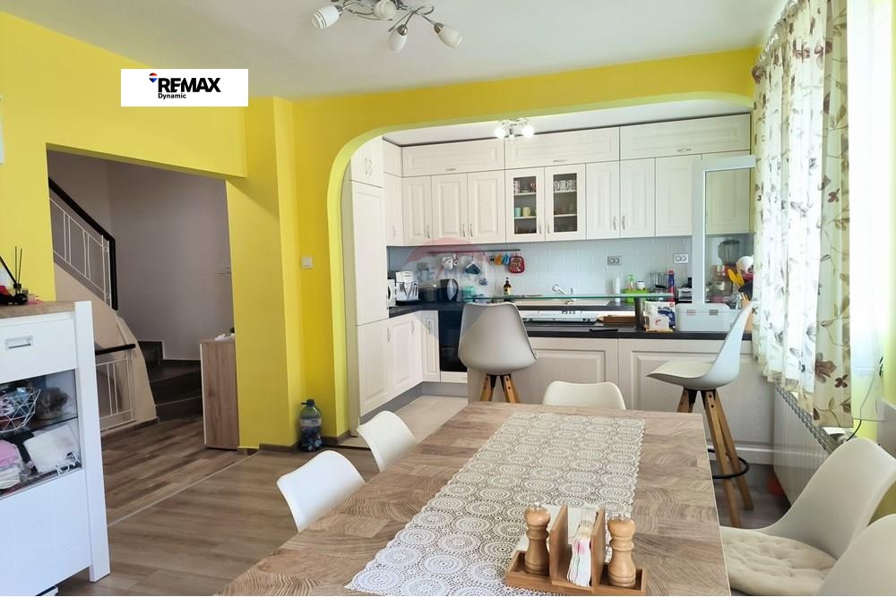 Продава КЪЩА, гр. Поморие, област Бургас, снимка 2 - Къщи - 53081798