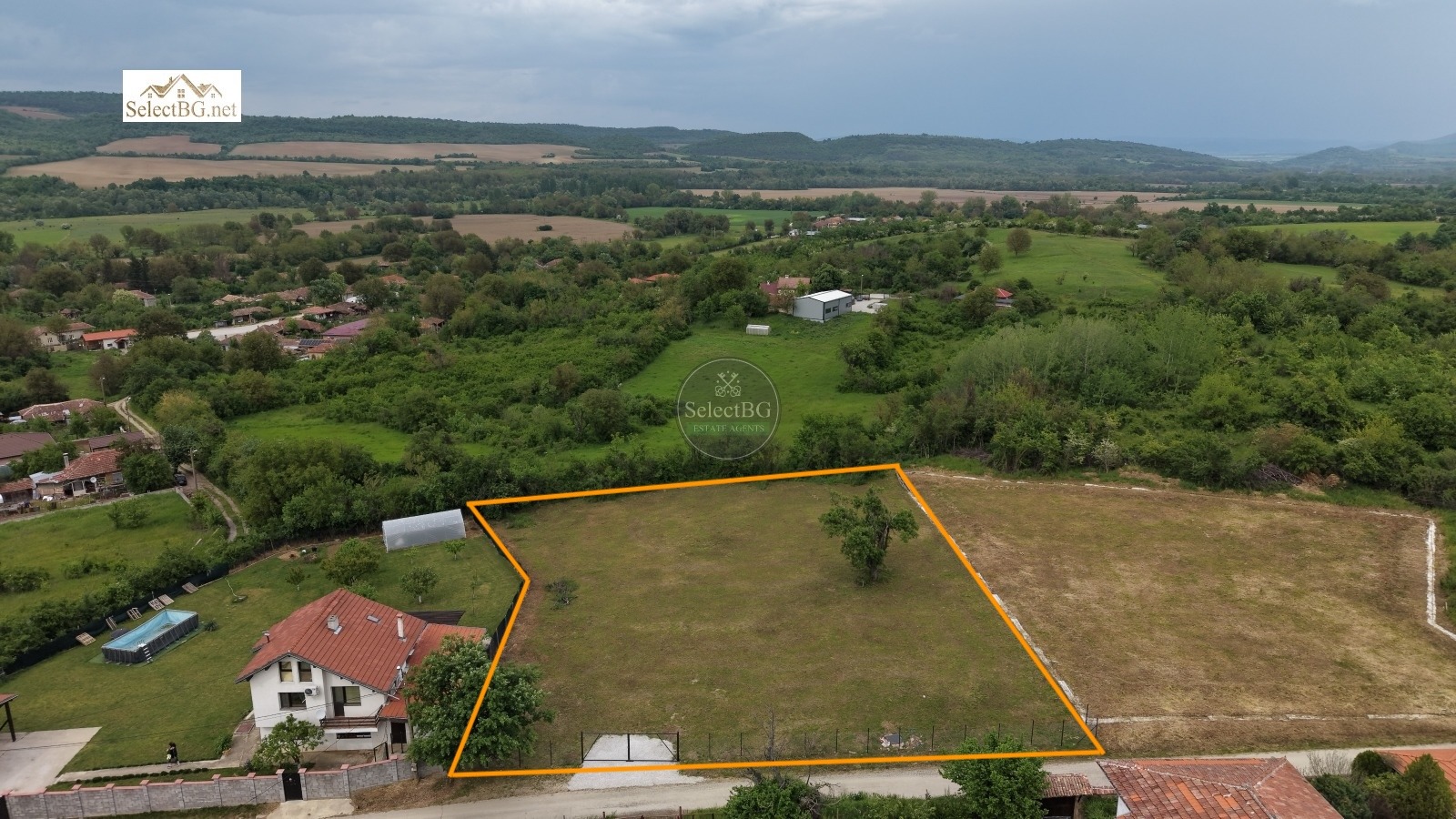 Продава ПАРЦЕЛ, с. Къпиново, област Велико Търново
