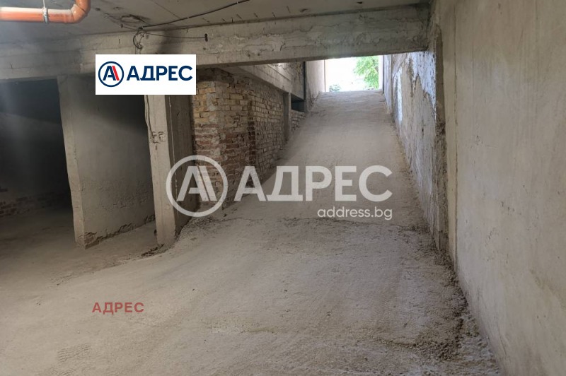 Продава ГАРАЖ, ПАРКОМЯСТО, гр. Варна, Център, снимка 2 - Гаражи и паркоместа - 53172892