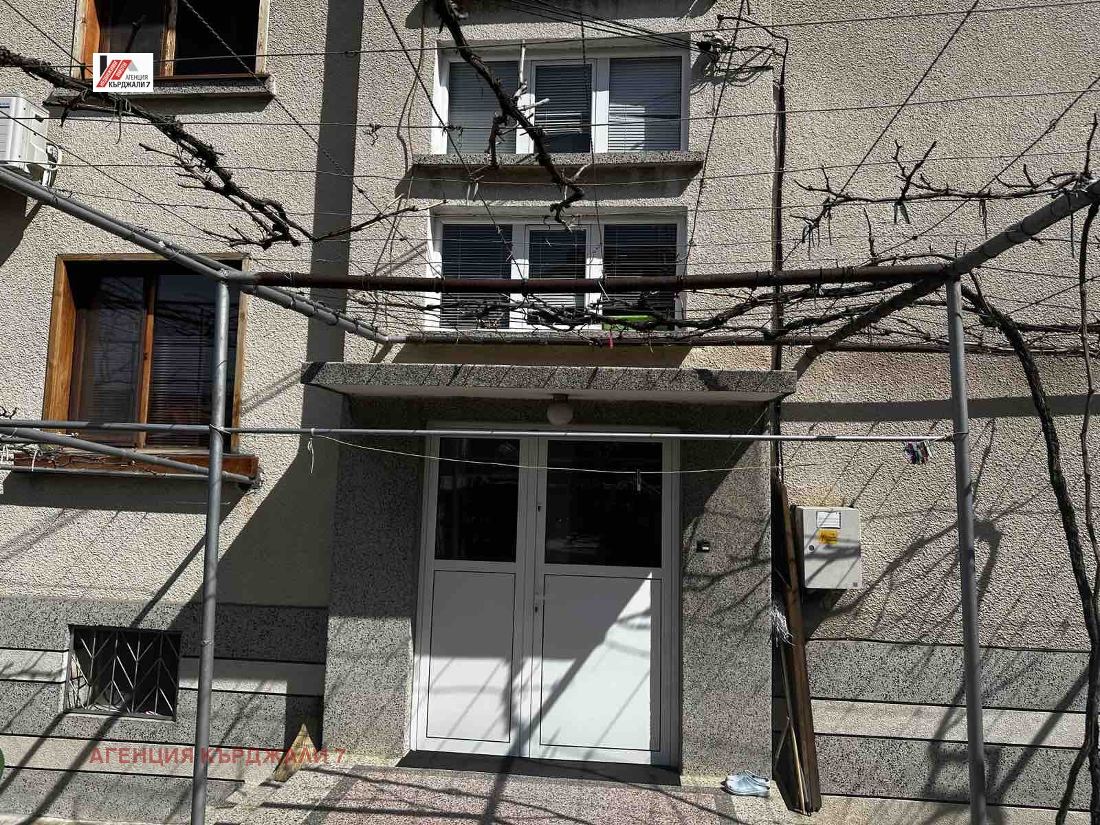 Продава КЪЩА, гр. Кърджали, Веселчане, снимка 3 - Къщи - 54591762