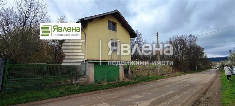 Продава КЪЩА, с. Слаковци, област Перник, снимка 2 - Къщи - 53059368