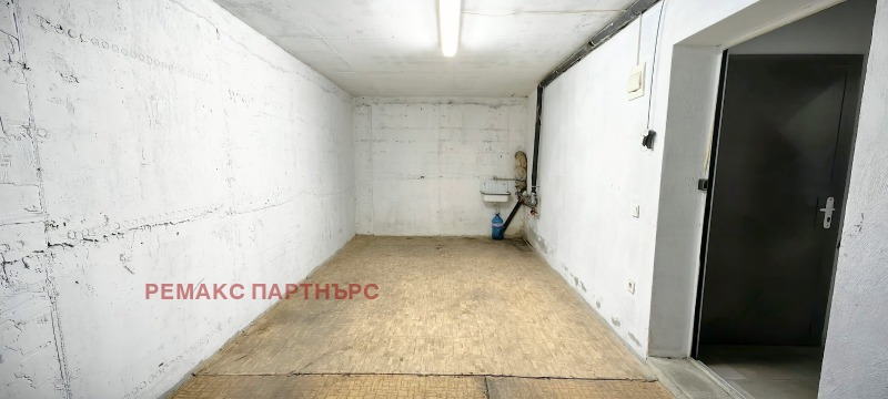 En venta  Cochera Varna , Koljozen pazar , 20 metros cuadrados | 55614077