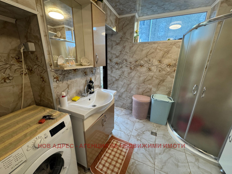 Продава ЕТАЖ ОТ КЪЩА, гр. Търговище, Център, снимка 8 - Етаж от къща - 52731824