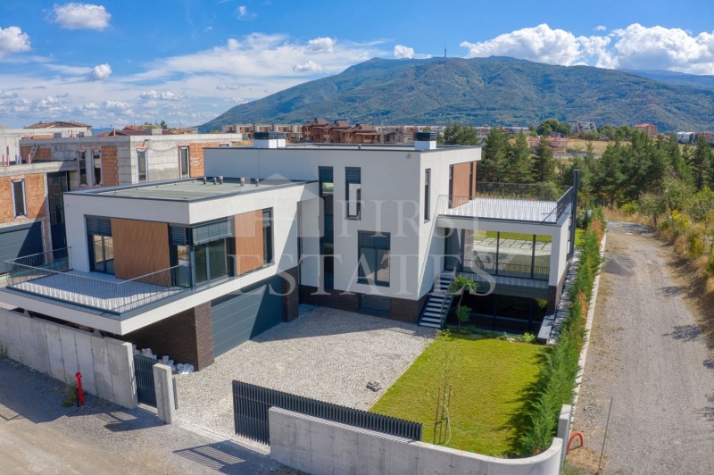 Продава КЪЩА, гр. София, Горна баня, снимка 3 - Къщи - 46524327