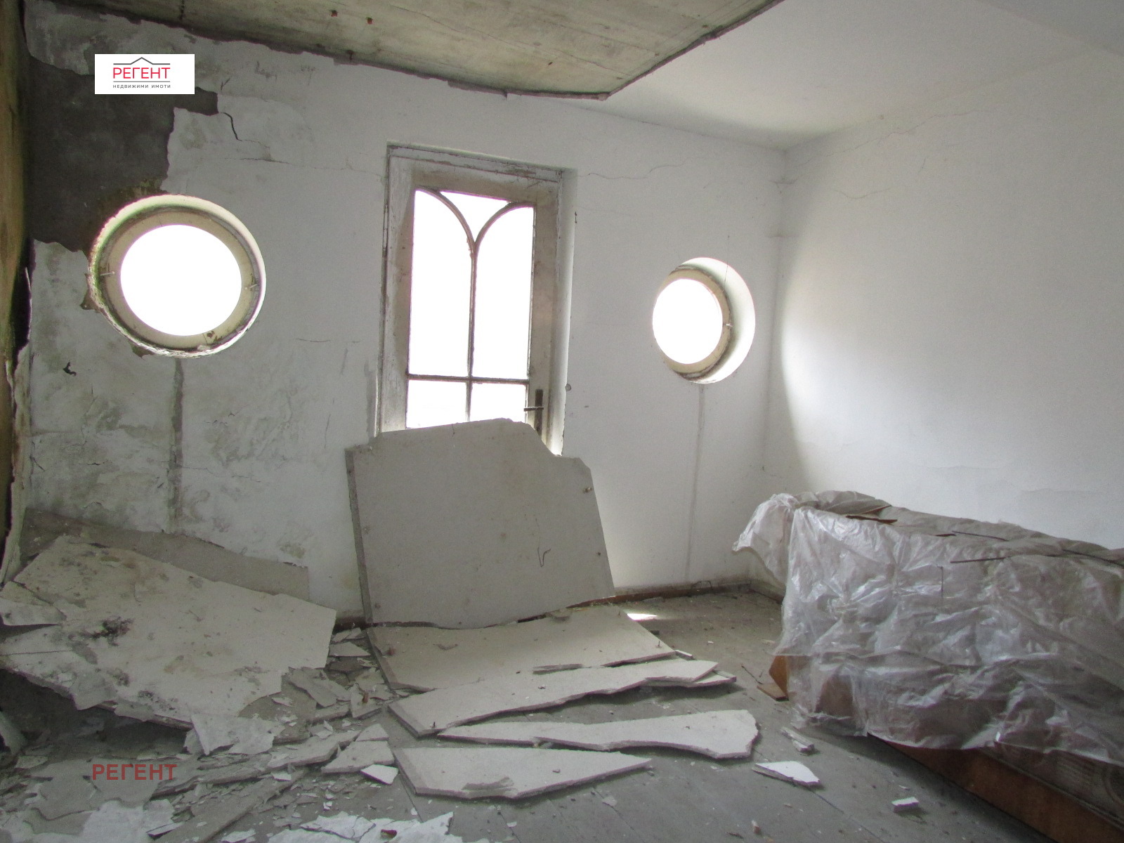 Продава АТЕЛИЕ, ТАВАН, гр. Габрово, Център, снимка 2 - Апартаменти - 53594590