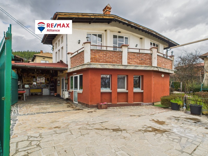 Продава КЪЩА в област София, гр. Годеч - 290 кв.м / 365 000 € » 713 877.95 лв., РЕМАКС АЛИАНС