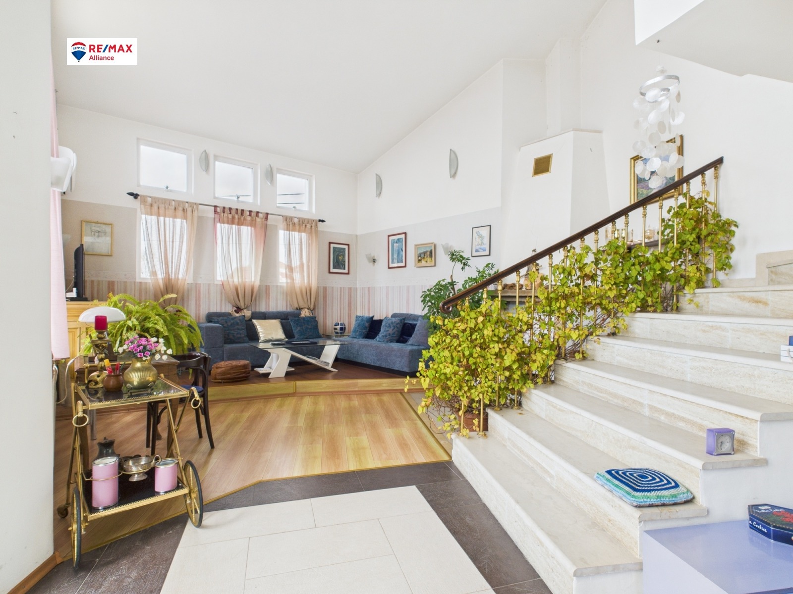 Продава КЪЩА, гр. Годеч, област София област, снимка 2 - Къщи - 49497123