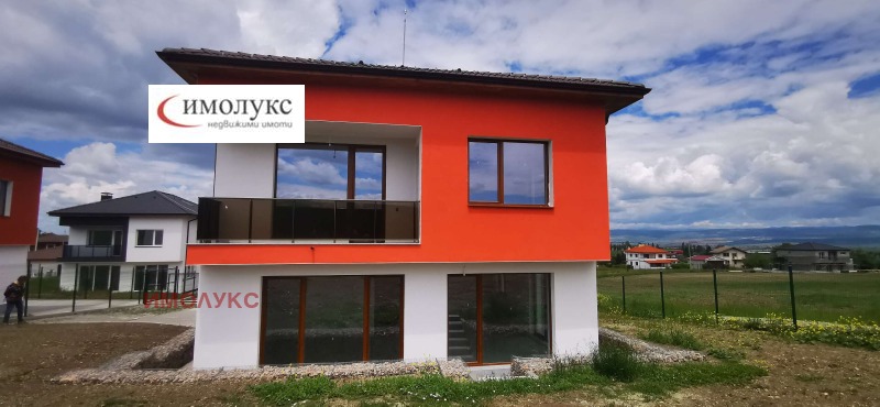 Продава КЪЩА в област София, с. Хераково - 235 кв.м / 349 000 € » 682 584.67 лв., ИМОЛУКС