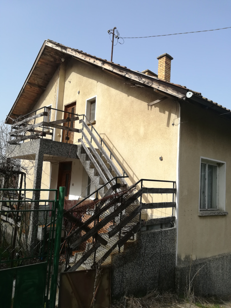 Продава КЪЩА в област Плевен, с. Асеново - 200 кв.м / 45 000 € » 88 012.35 лв.
