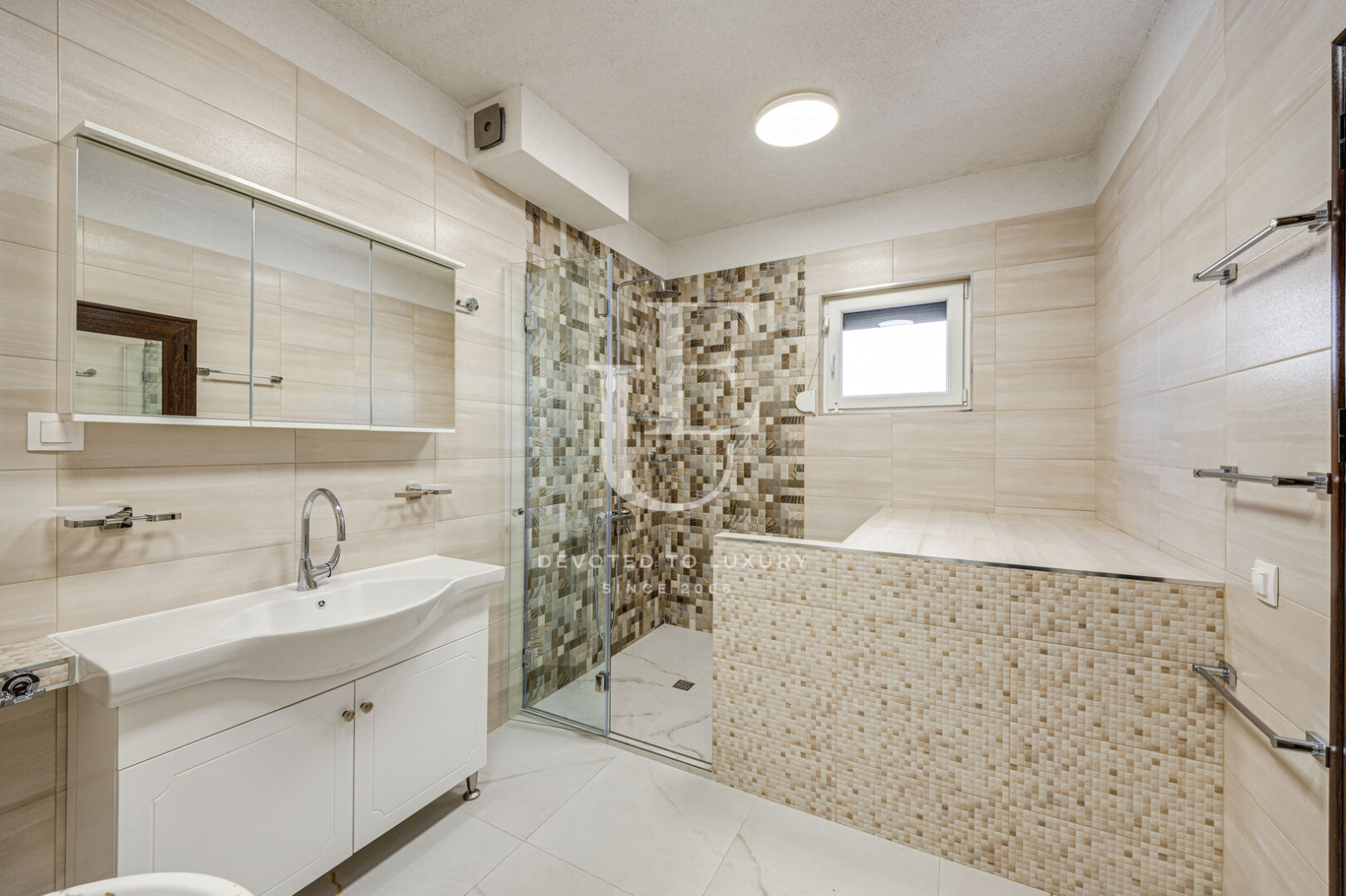 Продава КЪЩА, гр. София, Оборище, снимка 16 - Къщи - 55231654