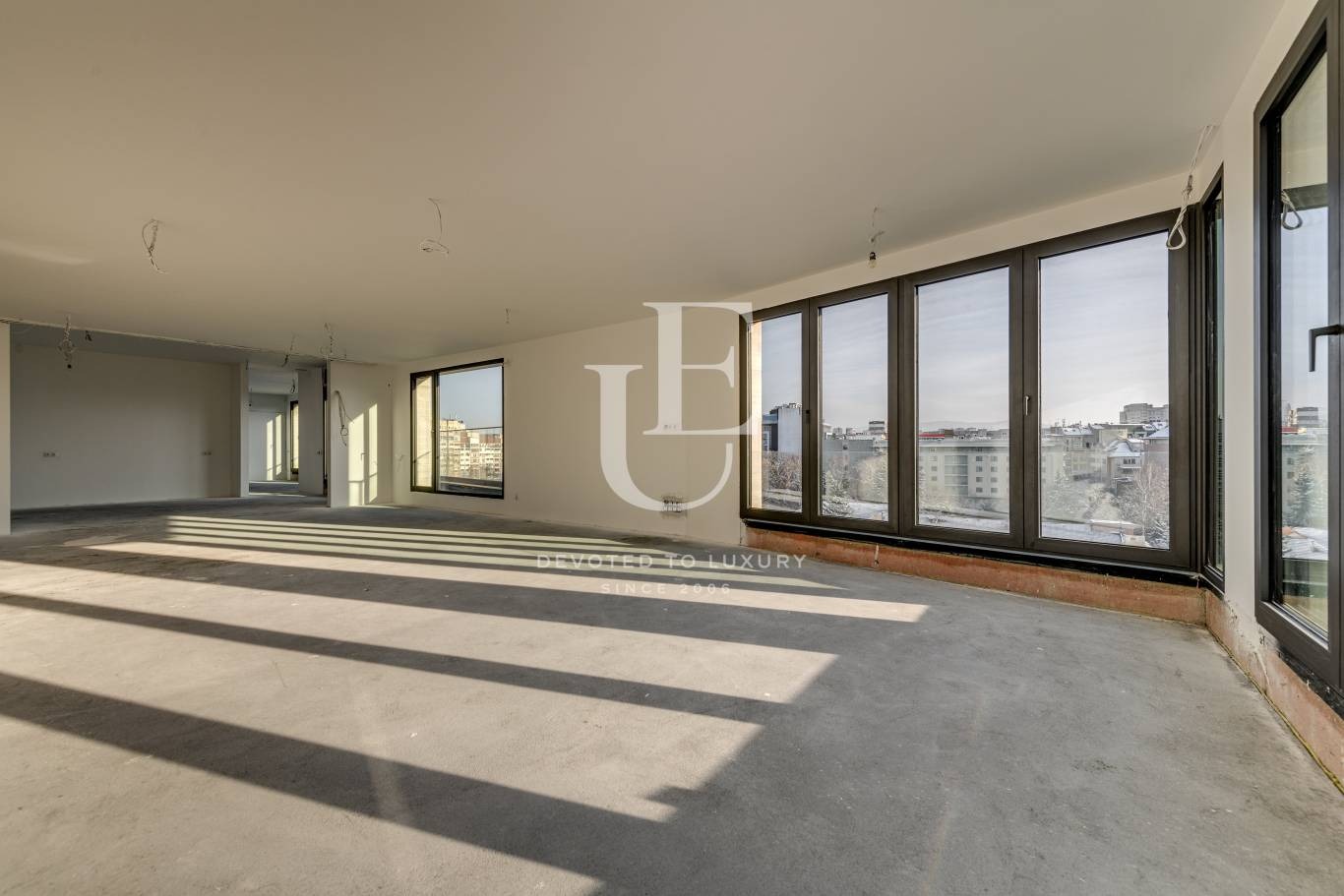 Продава МНОГОСТАЕН, гр. София, Изток, снимка 2 - Апартаменти - 44066432