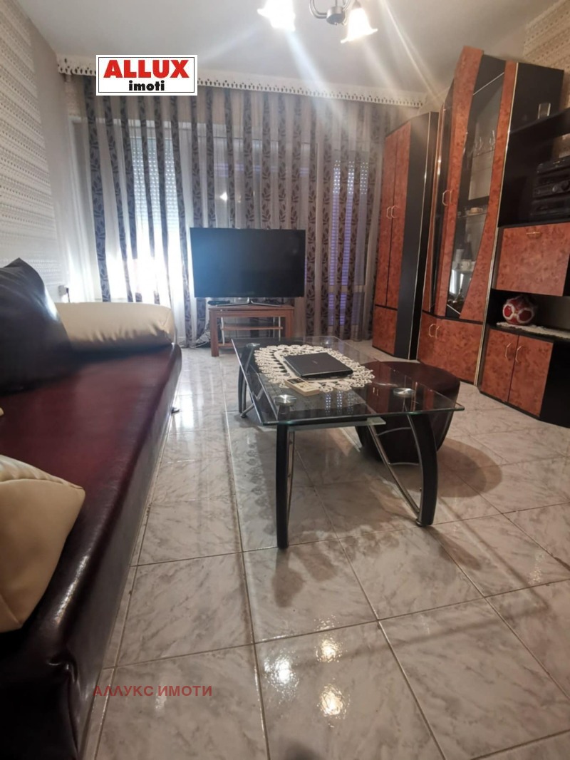 Продава 2-СТАЕН, гр. Русе, Здравец, снимка 2 - Апартаменти - 53600127