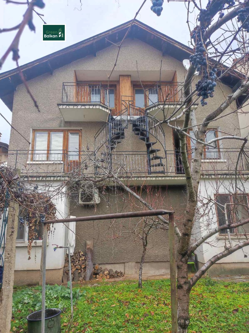 Продава КЪЩА в град София, гр. Нови Искър - 200 кв.м / 290 000 € » 567 190.70 лв., ХЮГА