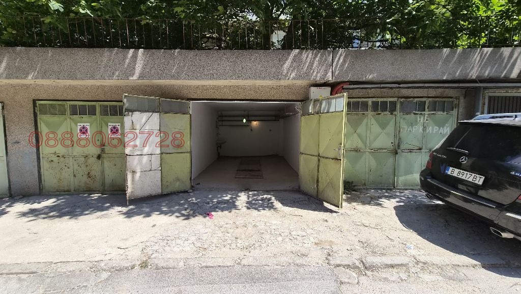 Продава ГАРАЖ, ПАРКОМЯСТО, гр. Варна, Левски 1