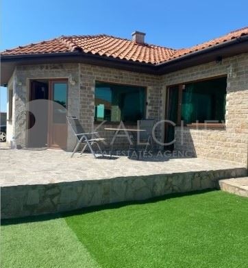 Продава КЪЩА, гр. Балчик, област Добрич