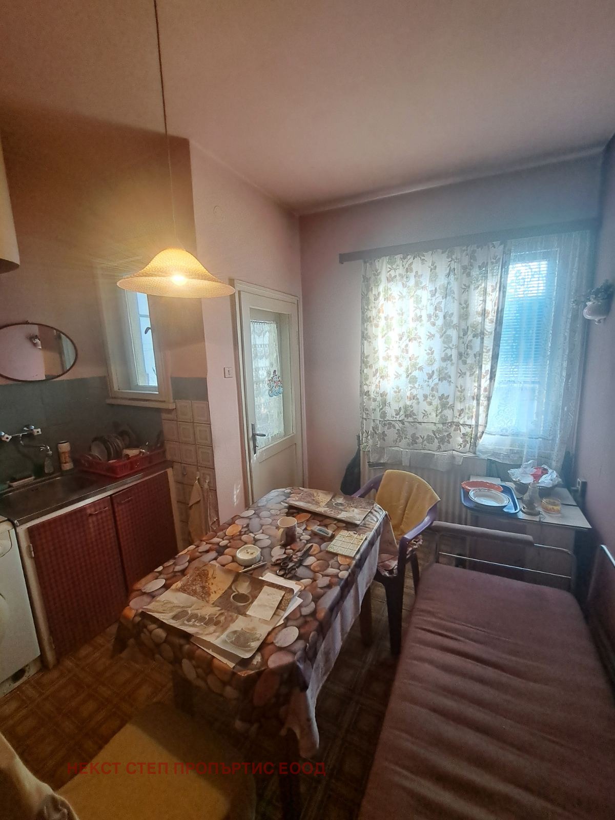 Продава ЕТАЖ ОТ КЪЩА, гр. София, Гоце Делчев, снимка 2 - Етаж от къща - 53621021
