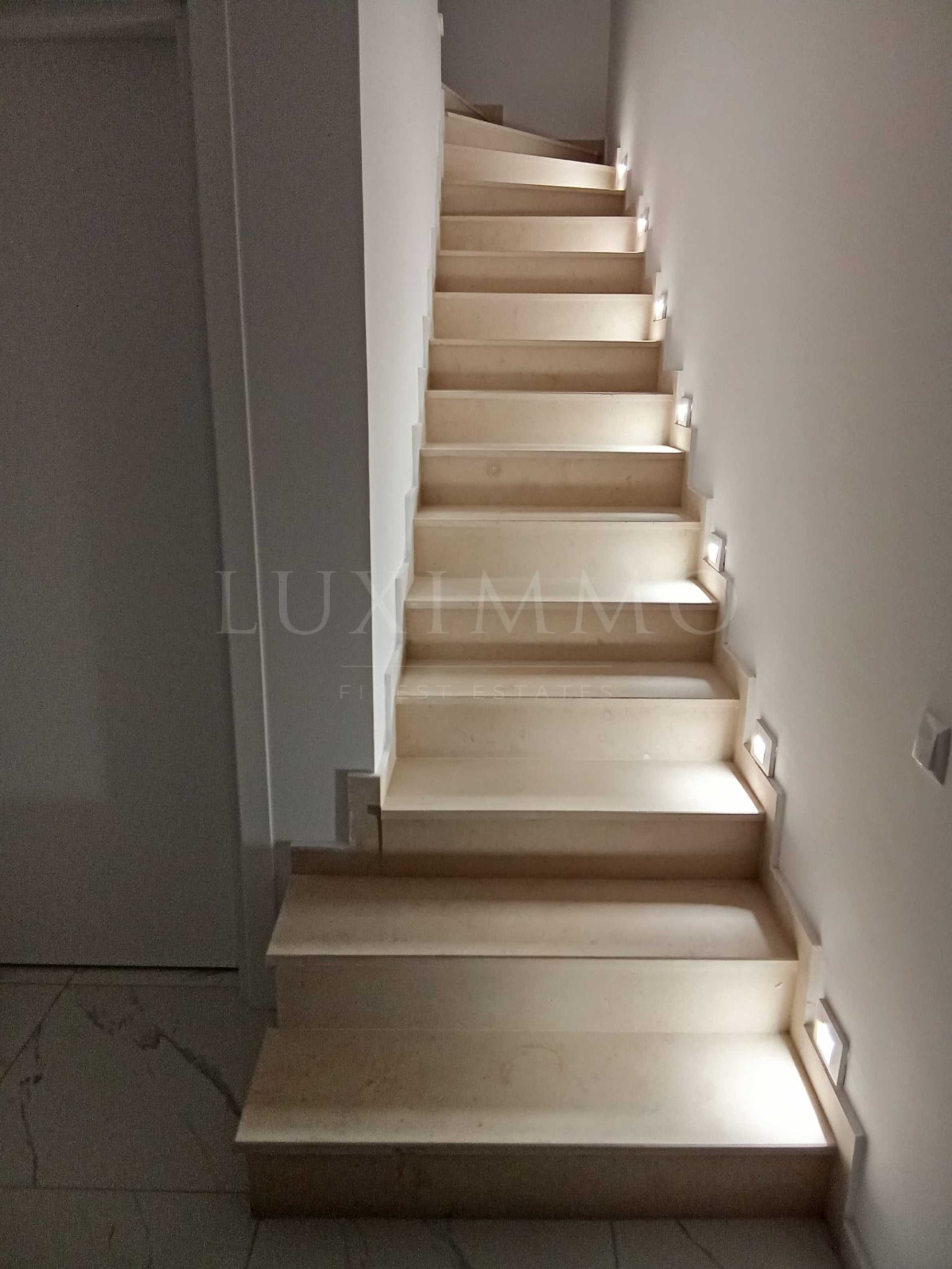 Продава КЪЩА, гр. Бургас, Сарафово, снимка 8 - Къщи - 55937360