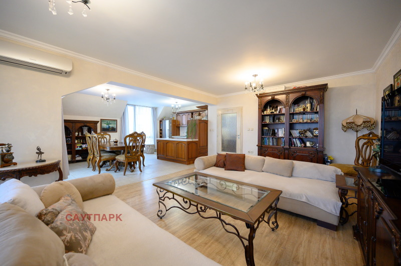 Продава 3-СТАЕН в град Варна, Бриз - 170 кв.м / 340 000 € » 664 982.20 лв., САУТПАРК