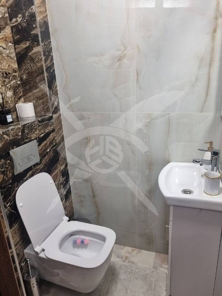 Продава МНОГОСТАЕН, гр. Бургас, Център, снимка 6 - Апартаменти - 52609417