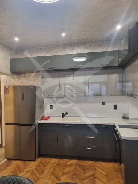 Продава МНОГОСТАЕН, гр. Бургас, Център, снимка 3 - Апартаменти - 52609417