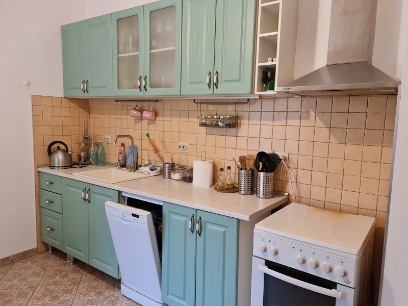 Продава ЕТАЖ ОТ КЪЩА, гр. София, Център, снимка 11 - Етаж от къща - 51784471