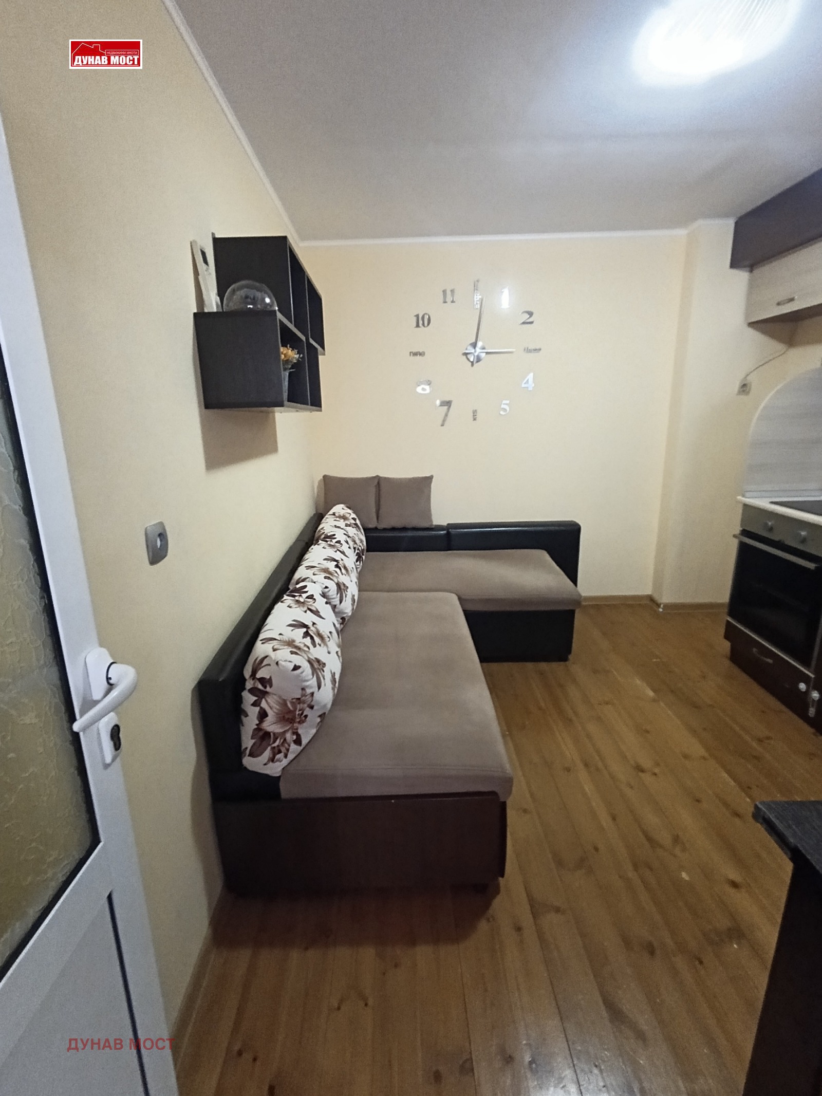 Продава ЕТАЖ ОТ КЪЩА, гр. Русе, Широк център, снимка 2 - Етаж от къща - 53814300