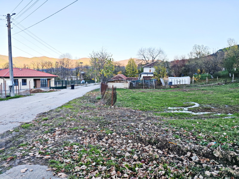 Продава ПАРЦЕЛ в област София, гр. Правец - 880 кв.м / 80 000 € » 156 466.40 лв., БОРОВО ИМОТИ ЕООД