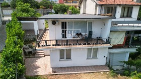 Haus k.k. Sw.Sw. Konstantin i Elena, Warna